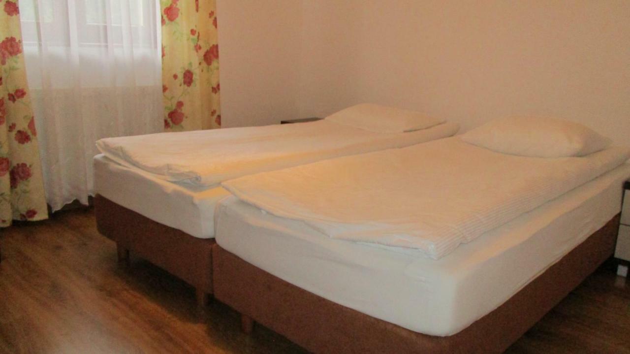 Gosciniec Klejnot Hotel Borowo Luaran gambar