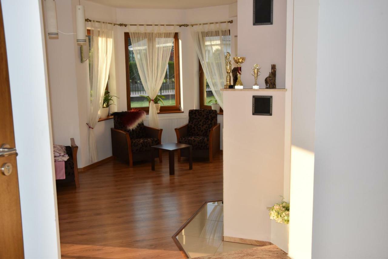 Gosciniec Klejnot Hotel Borowo Luaran gambar